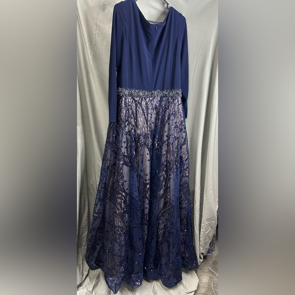 Mac Duggal 67241 NWT Two Tone Embellished Wrap Over Long Sleeve Gown - Picture 5 of 6